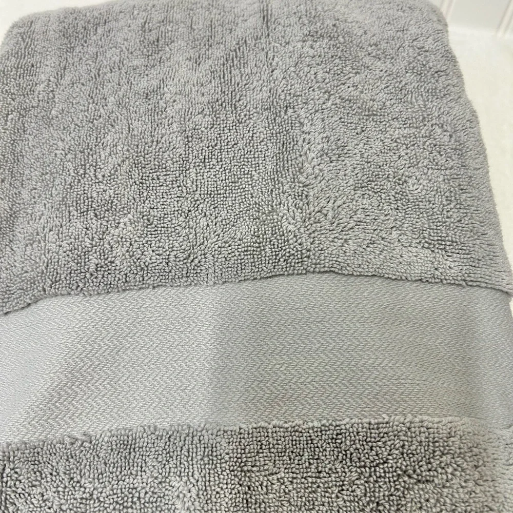 NWOT Crate & Barrel Turkish Cotton bath towel gray